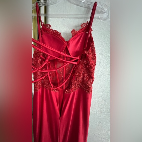 I’m selling a red cherry prom dress from dressed in time! Size is a 00. - Picture 4 of 6